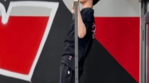 热刺球迷热议：澳波场下遭质疑，未谢场且联赛连败16场